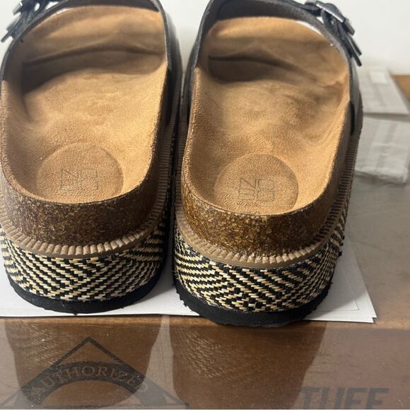 No Boundaries women sandals size 10 new never worn black in color - Picture 3 of 4